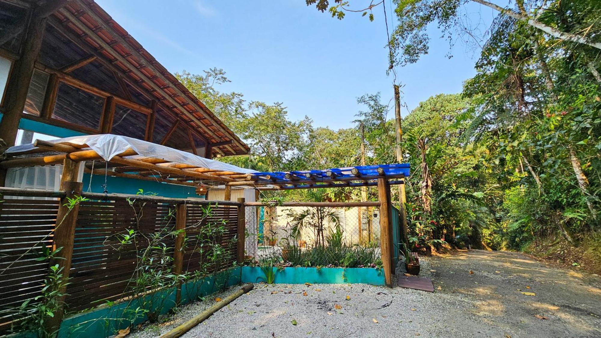 Acomodação com café da manhã  Manaca Prumirim *